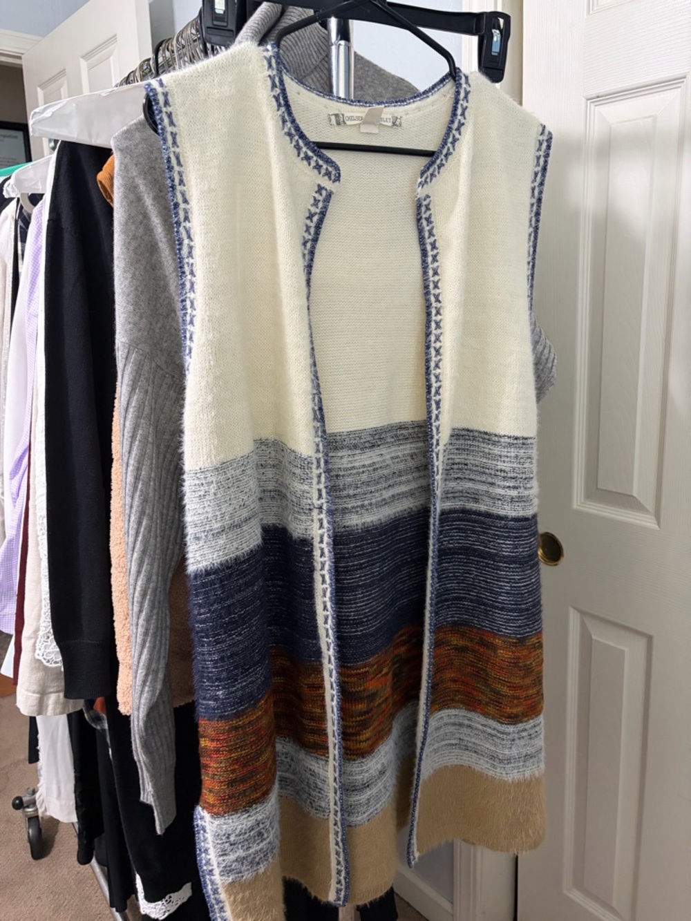 Chelsea & Violet Cream Multicolor Knit Sleeveless Cardigan Vest